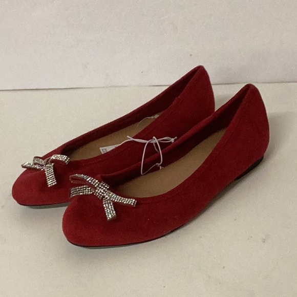 Torrid red flats with a rhinestone bow on the front of the shoe - Picture 1 of 5